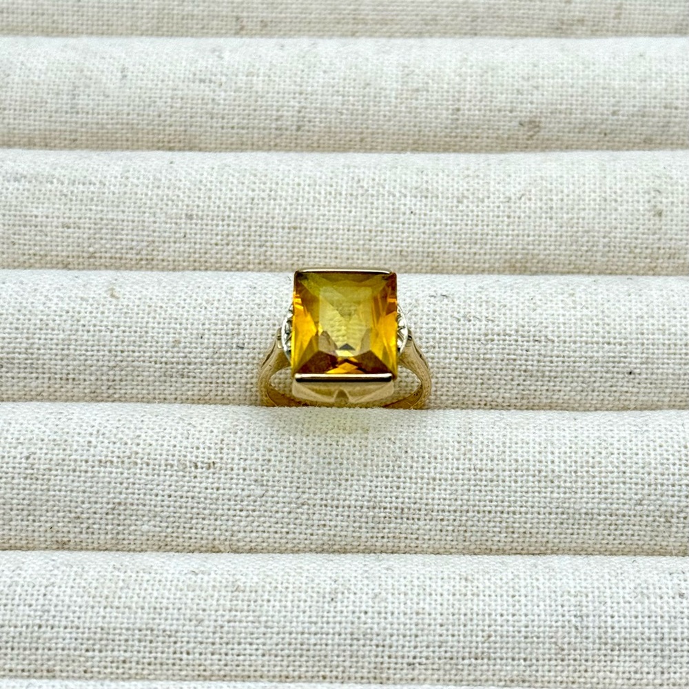 Vintage Solid 10K Gold Ring with Yellow Stone